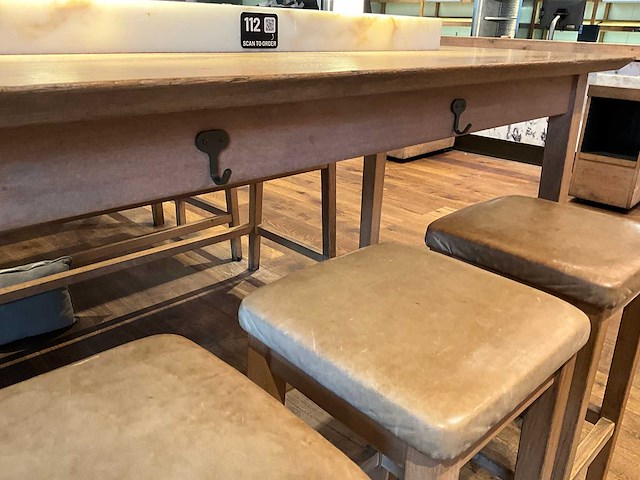 Hutten - bartafel met bank en 3 barkrukken - afbeelding 3 van  7