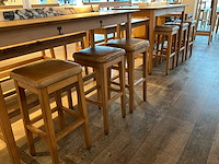 Hutten - bartafel met bank en 3 krukken (2x) - afbeelding 2 van  8