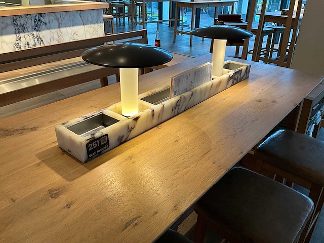 Hutten - bartafel met bank en 3 krukken (2x) - afbeelding 6 van  8