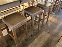 Hutten - bartafel met bank en 3 krukken - afbeelding 6 van  8