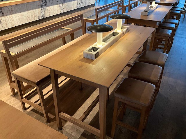 Hutten - bartafel met bank en 3 krukken - afbeelding 1 van  8