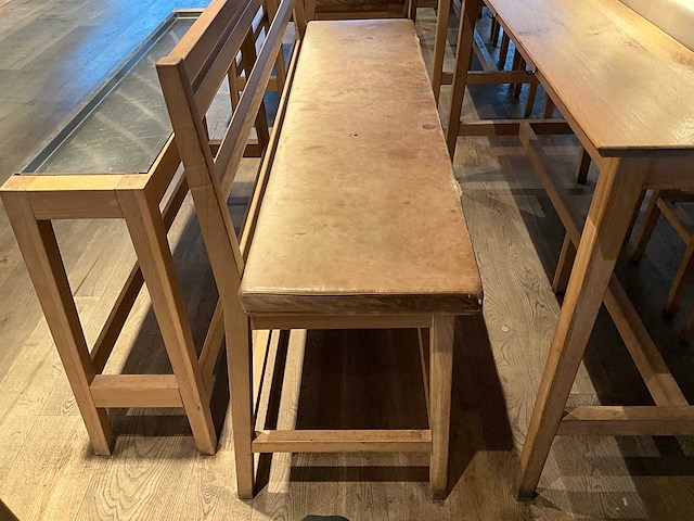 Hutten - bartafel met bank en 3 krukken - afbeelding 7 van  8