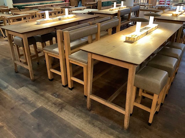 Hutten - bartafel met bank en 4 barkrukken (2x) - afbeelding 1 van  9