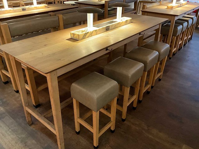 Hutten - bartafel met bank en 4 barkrukken (2x) - afbeelding 2 van  9