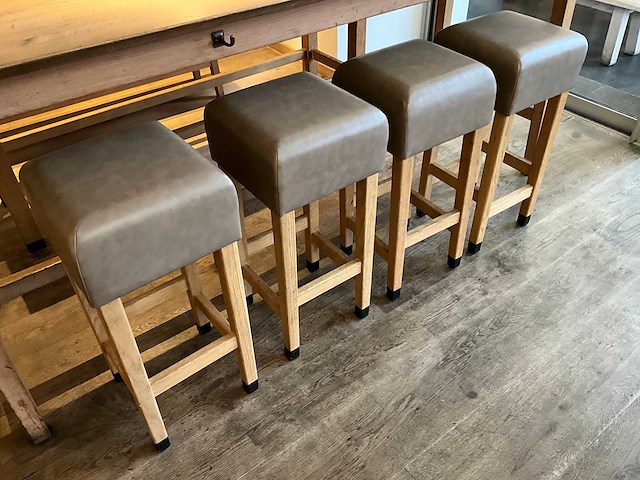 Hutten - bartafel met bank en 4 barkrukken - afbeelding 2 van  7