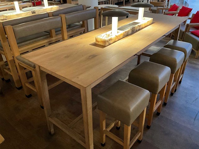 Hutten - bartafel met bank en 4 barkrukken - afbeelding 1 van  5