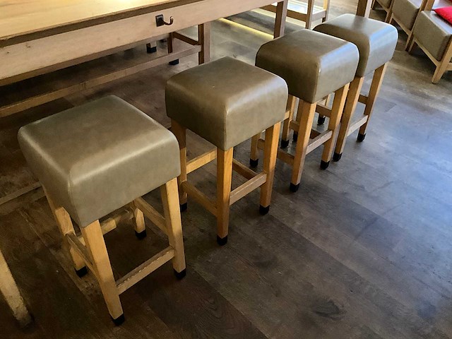 Hutten - bartafel met bank en 4 barkrukken - afbeelding 2 van  5