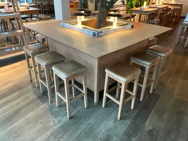 Hutten - bartafel met boom en 12 barkrukken - afbeelding 3 van  11