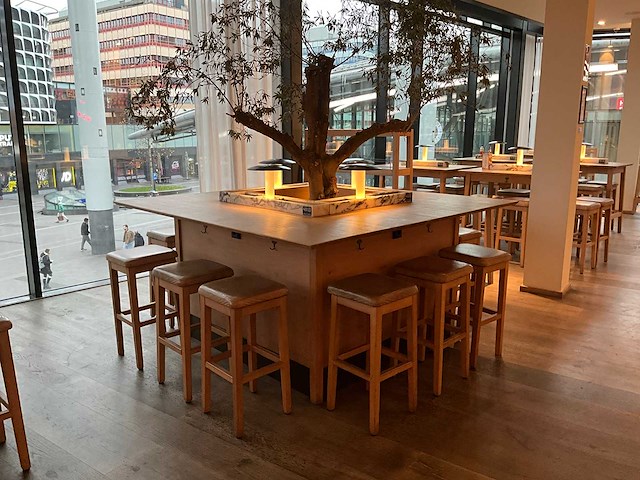 Hutten - bartafel met boom en 12 barkrukken - afbeelding 4 van  11