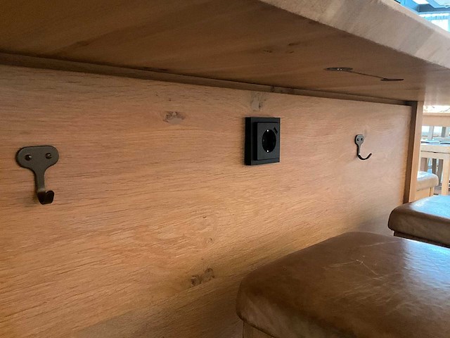 Hutten - bartafel met boom en 12 barkrukken - afbeelding 8 van  11