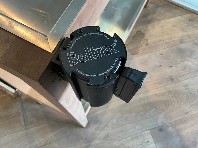 Hutten - bijzettafel (2x) met led-verlichting en afzetkoord - afbeelding 4 van  5