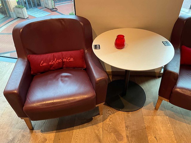 Hutten - bistrotafel met 2 fauteuils - afbeelding 2 van  3