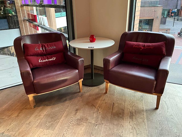 Hutten - bistrotafel met 2 fauteuils - afbeelding 1 van  5