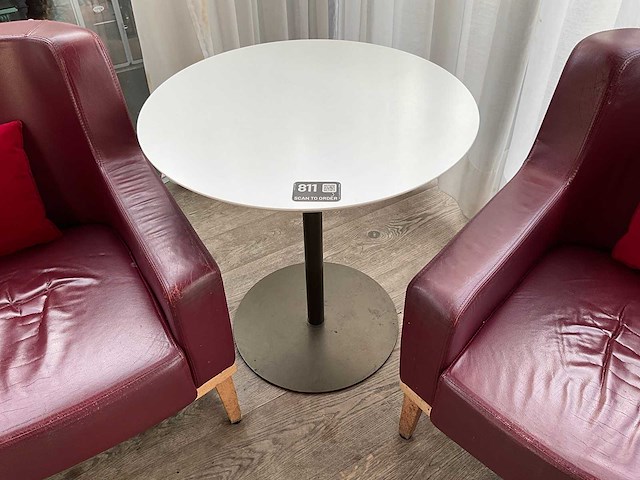 Hutten - bistrotafel met 2 fauteuils - afbeelding 3 van  4