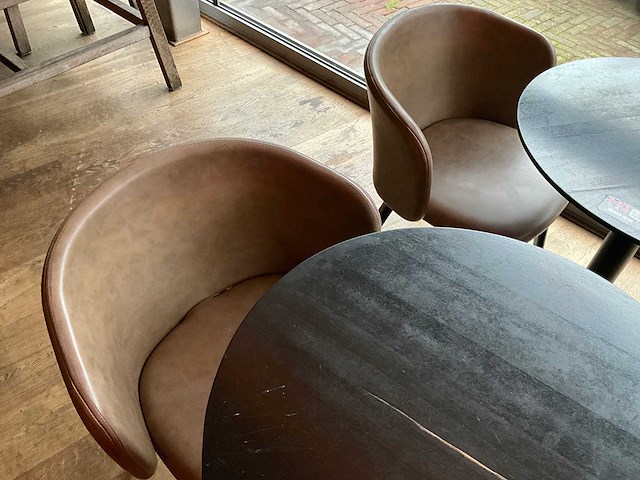 Hutten - bistrotafel met 2 lederen stoelen (2x) - afbeelding 6 van  7