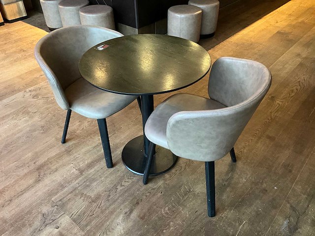 Hutten - bistrotafel met 2 lederen stoelen - afbeelding 1 van  4