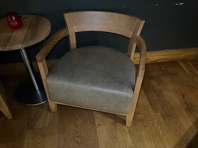 Hutten - bistrotafel met 2 loungestoelen - afbeelding 2 van  6