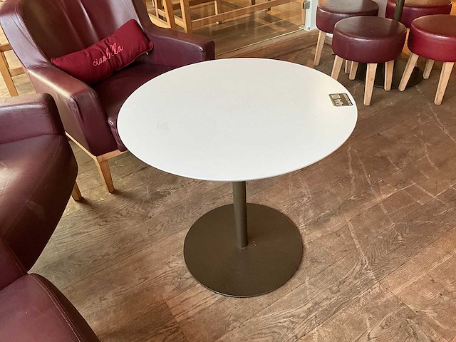 Hutten - bistrotafel met 3 fauteuils - afbeelding 5 van  5