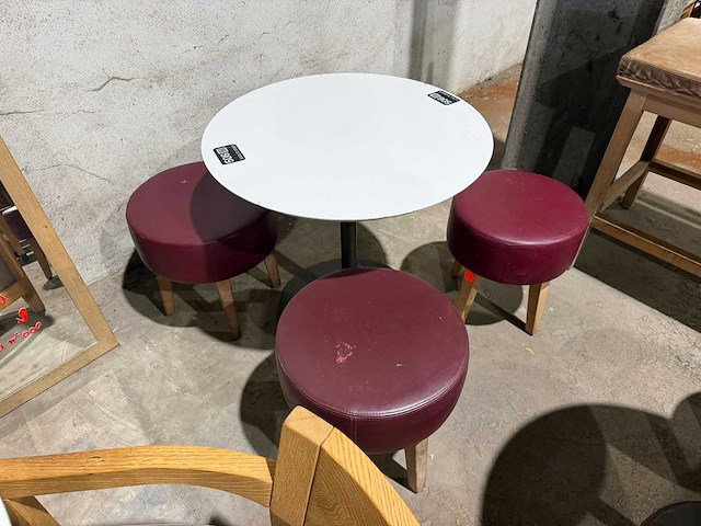 Hutten - bistrotafel met 3 krukken - afbeelding 1 van  5