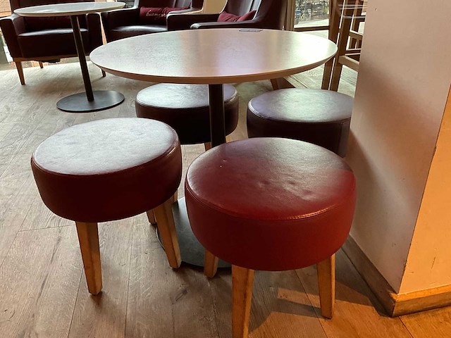 Hutten - bistrotafel met 4 krukken - afbeelding 2 van  4