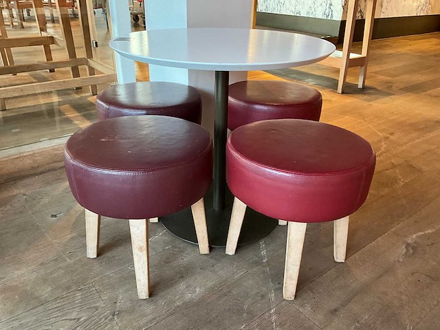 Hutten - bistrotafel met 4 krukken - afbeelding 1 van  4