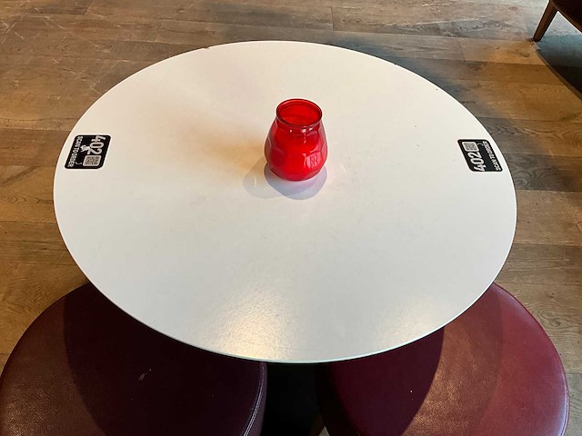 Hutten - bistrotafel met 4 krukken - afbeelding 3 van  4