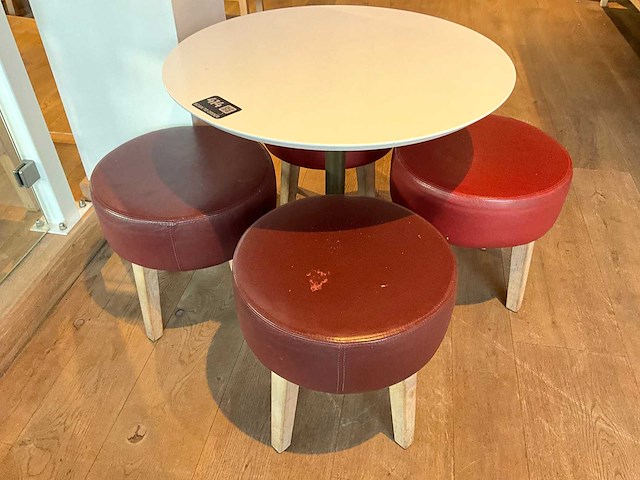 Hutten - bistrotafel met 4 krukken - afbeelding 3 van  4