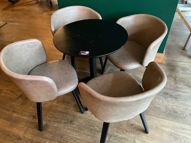 Hutten - bistrotafel met 4 lederen stoelen - afbeelding 4 van  5