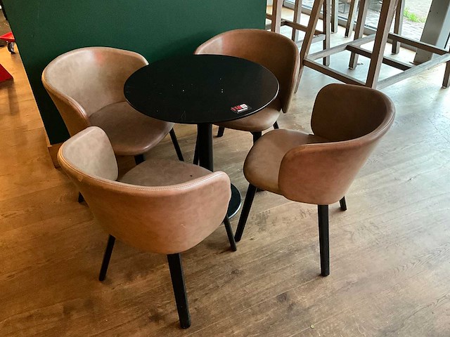 Hutten - bistrotafel met 4 lederen stoelen - afbeelding 1 van  5