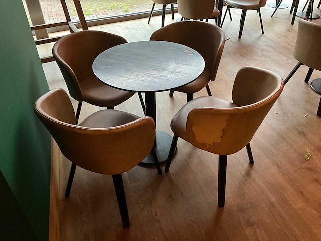 Hutten - bistrotafel met 4 lederen stoelen - afbeelding 2 van  5