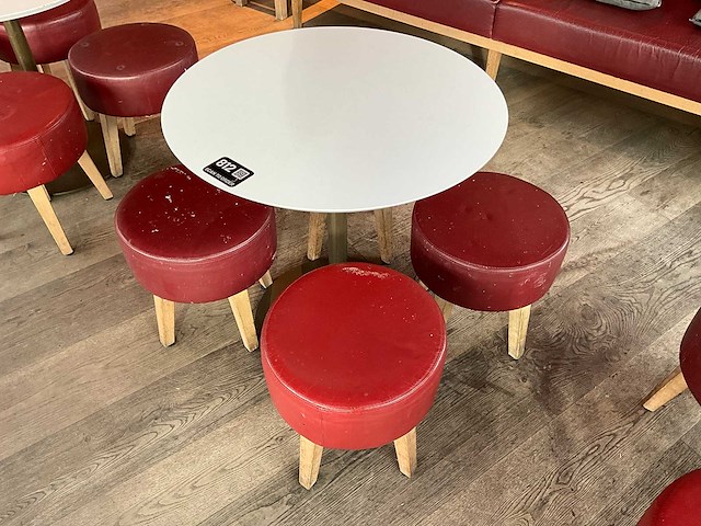 Hutten - bistrotafel met 5 lage krukken (3x) - afbeelding 3 van  5