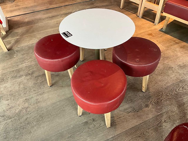 Hutten - bistrotafel met 5 lage krukken (3x) - afbeelding 4 van  5