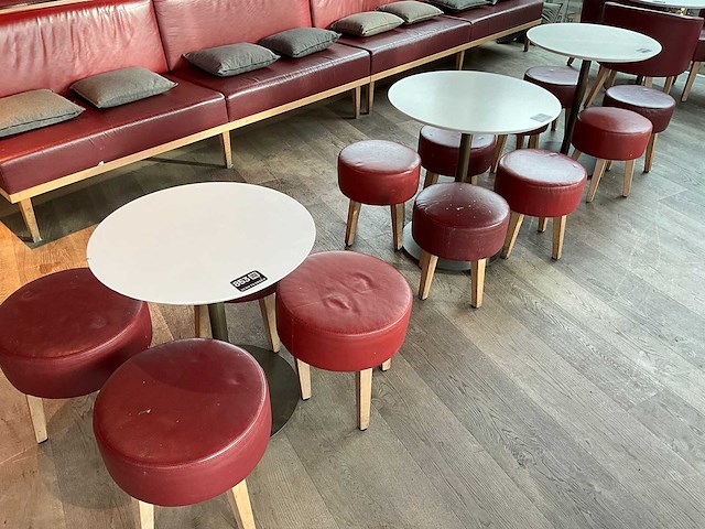 Hutten - bistrotafel met 5 lage krukken (3x) - afbeelding 5 van  5