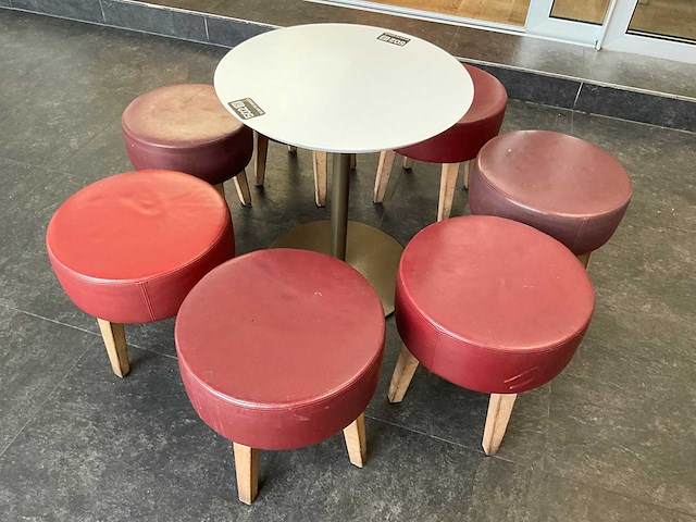 Hutten - bistrotafel met 7 krukken - afbeelding 4 van  4