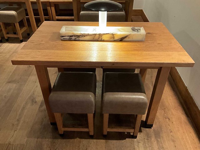 Hutten - halfhoge tafel met 4 krukken - afbeelding 2 van  4