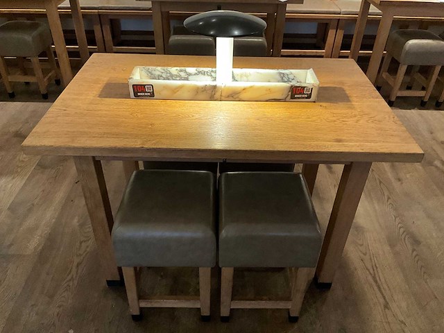 Hutten - halfhoge tafel met 4 krukken - afbeelding 2 van  4