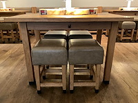 Hutten - halfhoge tafel met 4 krukken - afbeelding 3 van  4