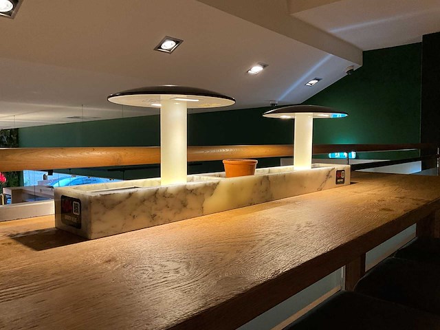 Hutten - halfhoge tafel met 5 krukken - afbeelding 6 van  6