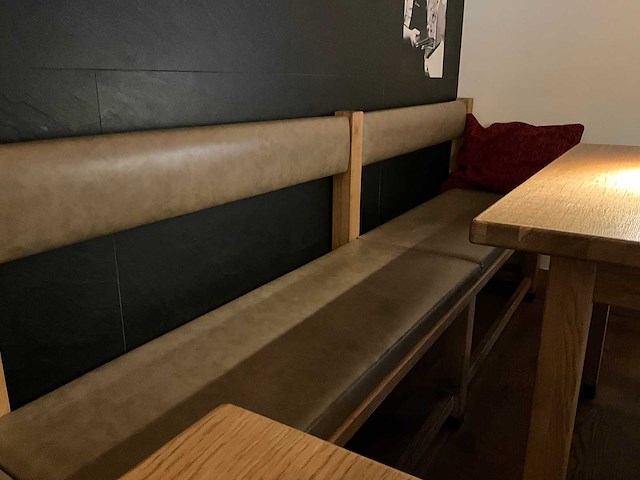 Hutten - halfhoge tafel met bank en 3 krukken - afbeelding 5 van  7