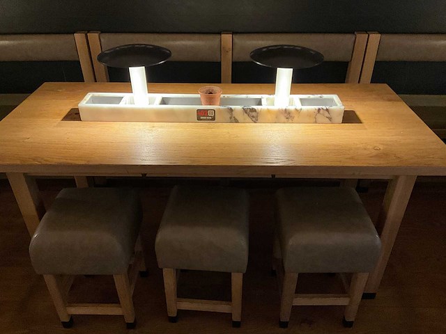 Hutten - halfhoge tafel met bank en 3 krukken - afbeelding 1 van  6