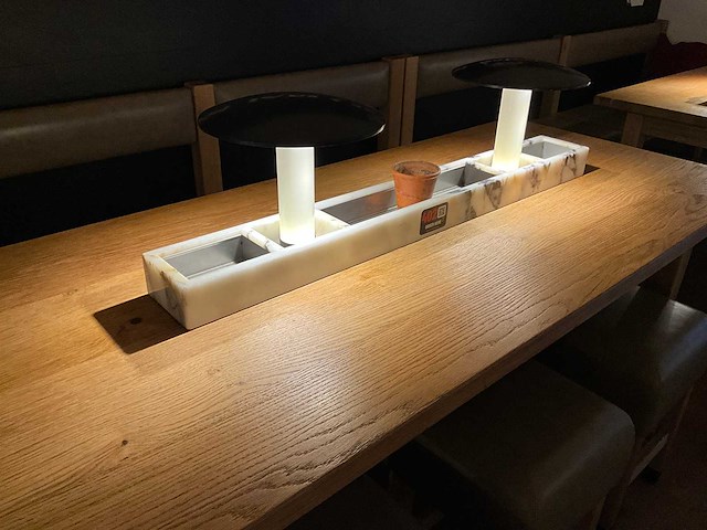 Hutten - halfhoge tafel met bank en 3 krukken - afbeelding 4 van  6