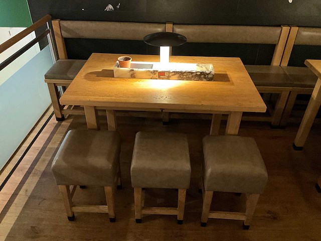 Hutten - halfhoge tafel met bank en 3 krukken - afbeelding 1 van  8