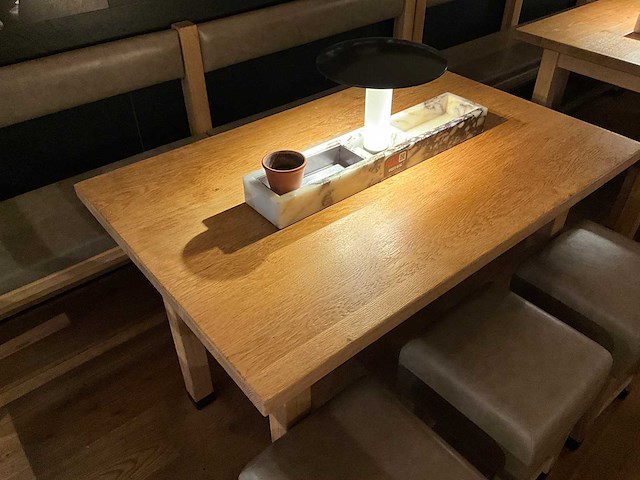 Hutten - halfhoge tafel met bank en 3 krukken - afbeelding 3 van  8