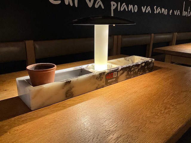 Hutten - halfhoge tafel met bank en 3 krukken - afbeelding 4 van  8