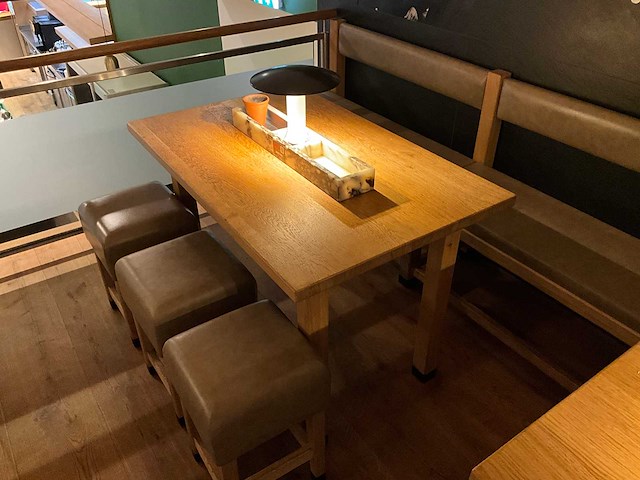 Hutten - halfhoge tafel met bank en 3 krukken - afbeelding 7 van  8