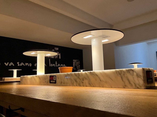 Hutten - halfhoge tafel met marmeren opbouw & verlichting - afbeelding 4 van  5