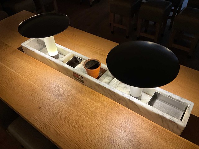 Hutten - halfhoge tafel met marmeren opbouw & verlichting - afbeelding 5 van  5