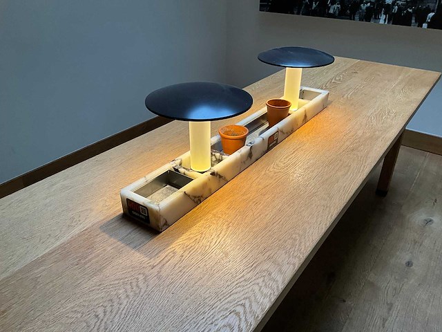 Hutten - halfhoge tafel met marmeren opbouw & verlichting - afbeelding 3 van  7