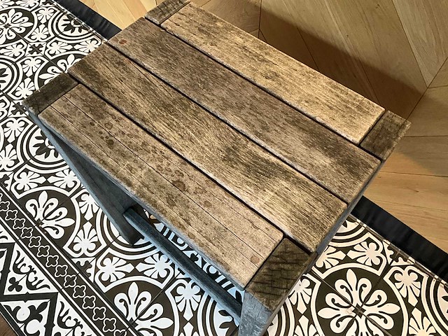 Hutten - hardhouten terrasbijzettafel - afbeelding 3 van  5