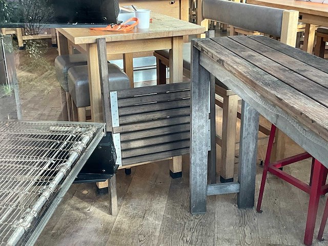 Hutten - hardhouten terrastafel met "boomgat" (2x) - afbeelding 6 van  6